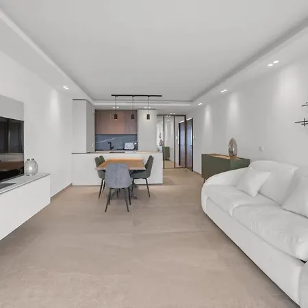 아파트 Ref 2006 - Croisette - Luxurious With Sea View For Rent *