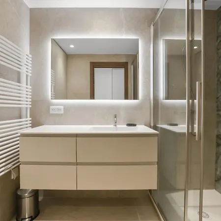 Ref 2006 - Croisette - Luxurious With Sea View For Rent * Κάννες