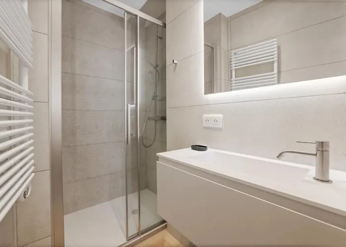 Ref 2006 - Croisette - Luxurious With Sea View For Rent * Cannes