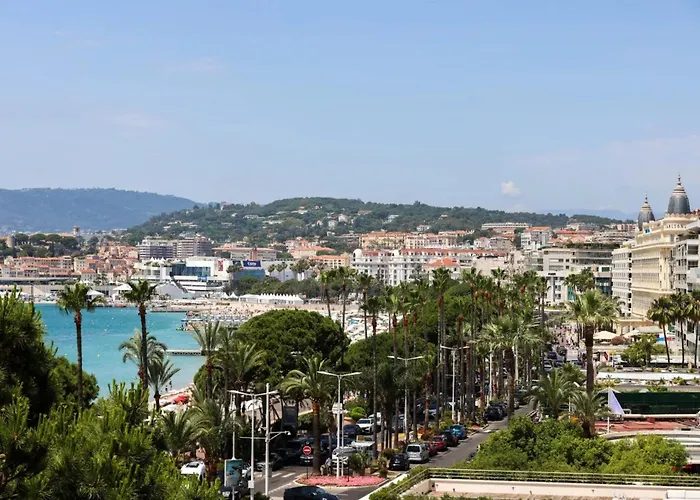 Ref 2006 - Croisette - Luxurious With Sea View For Rent Appartement