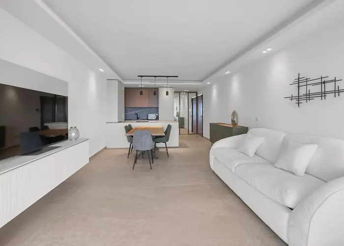 Appartement Ref 2006 - Croisette - Luxurious With Sea View For Rent *