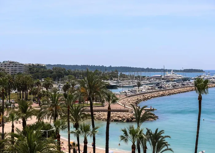 Ref 2006 - Croisette - Luxurious With Sea View For Rent Cannes