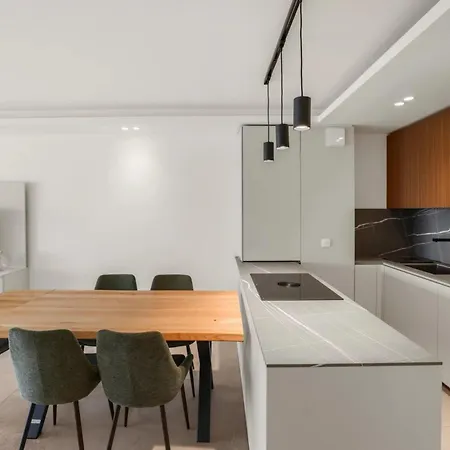 Ref 2006 - Croisette - Luxurious With Sea View For Rent Daire Cannes